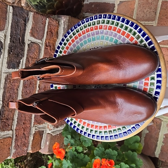 YOUR LAST CHANCE!  Vince Camuto Leather Booties - Picture 2 of 14